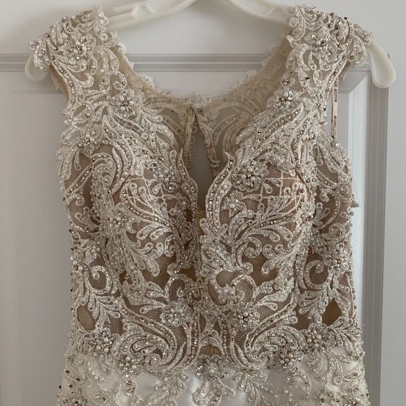 New Maggie Sottero Janelle Bridal Gown, Wedding 8 - Picture 6 of 9